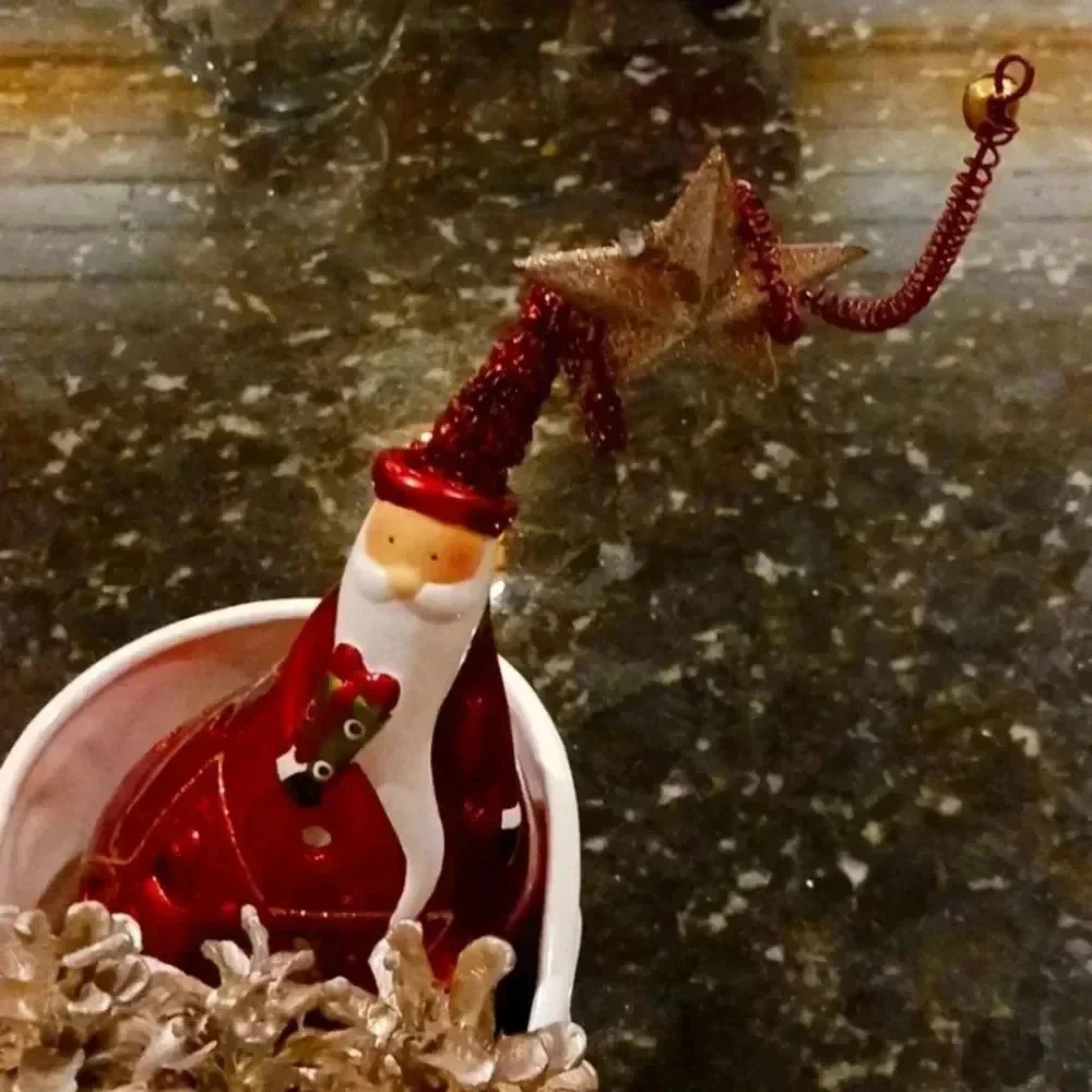 A one of a kind Santa sleigh made from glass...personal collection.. - Picture 2 of 5